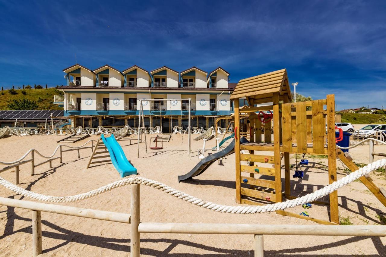 Micul Golf Hotell Două Mai Exteriör bild