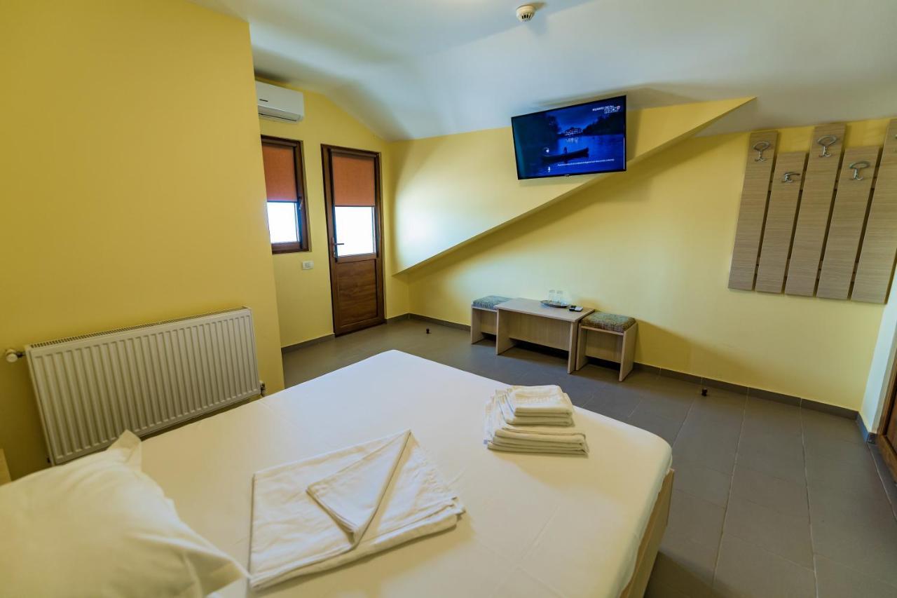 Micul Golf Hotell Două Mai Exteriör bild