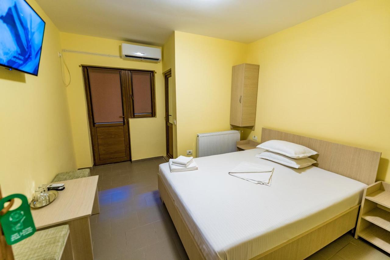 Micul Golf Hotell Două Mai Exteriör bild